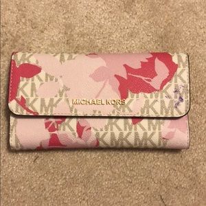 Micheal Kors wallet